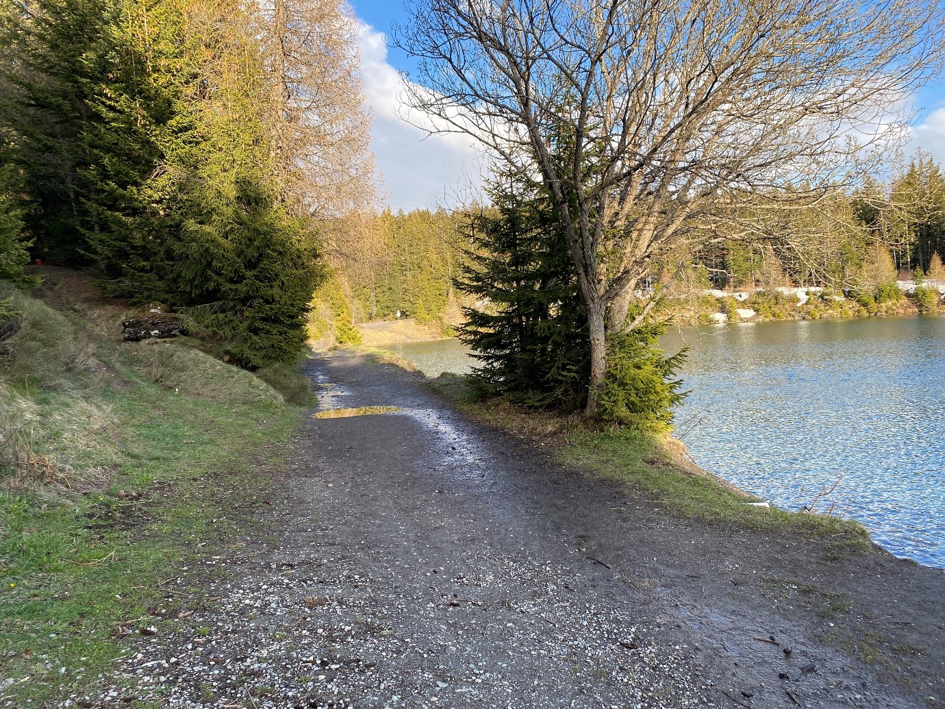 Un homme perd la vie sur le lac de Chermignon à Crans-Montana